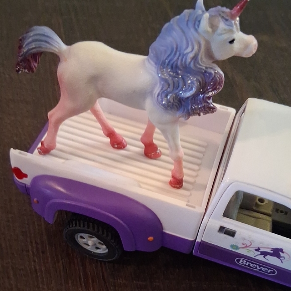 Breyer Purple and White Truck with Unicorn - Picture 8 of 11